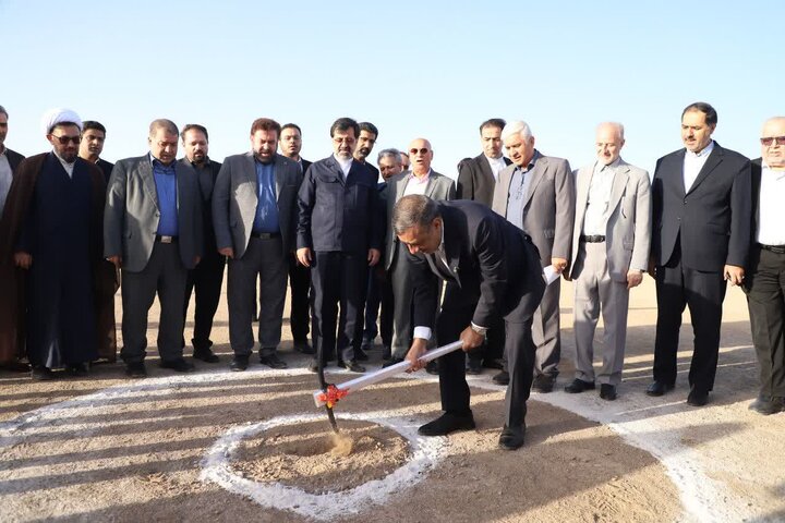 آغاز عملیات اجرایی ساخت نیروگاه خورشیدی ۵۳ مگاواتی در قم